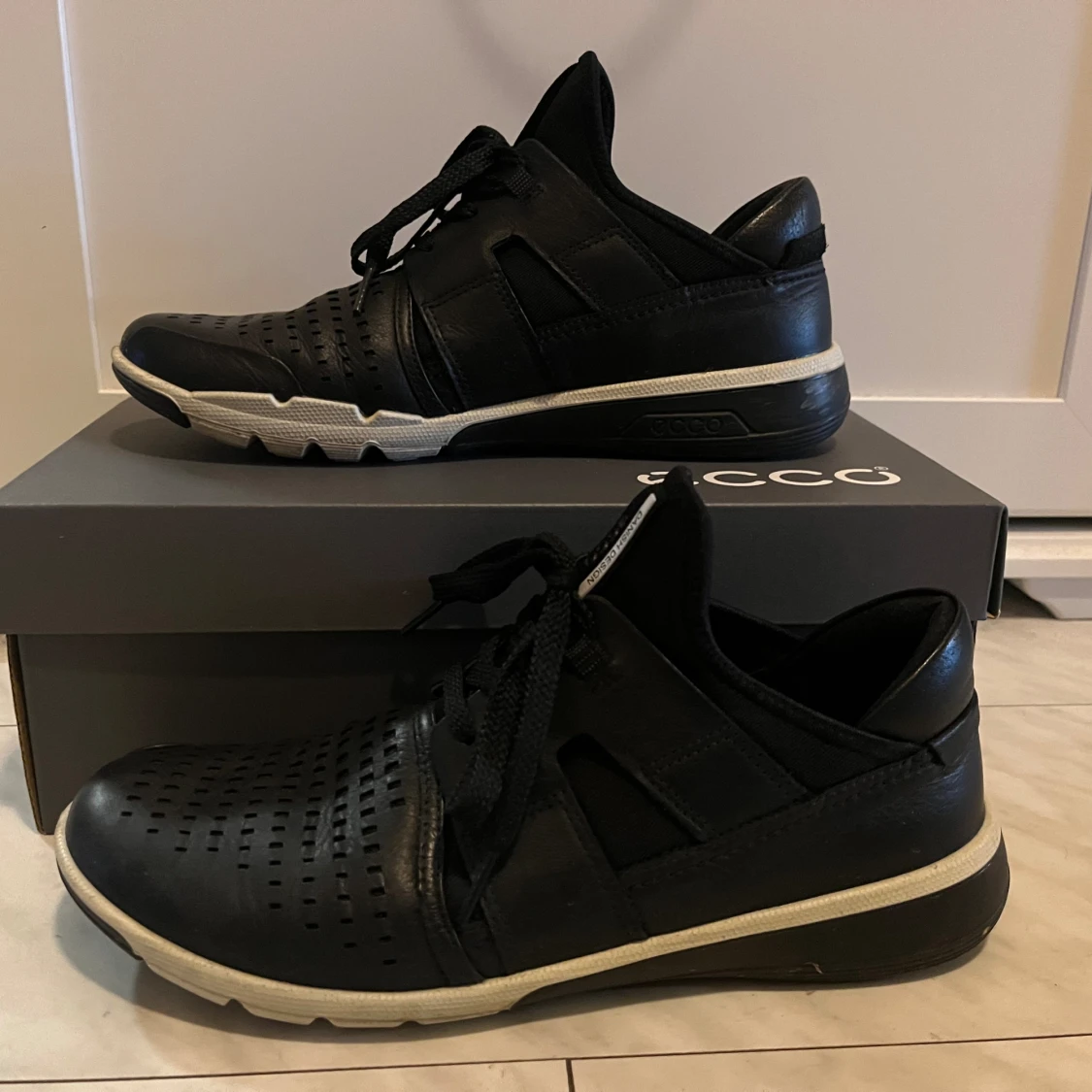 Black leather sneakers from Ecco - 91