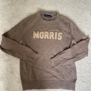 Hejsan, säljer en otroligt fin stickad tröja från Morris. Den är använd men väl omhändertagen. Storleken är S.  Pris kan sänkas vid snabbaffar!  Har du fler frågor eller funderingar finns jag i DM!  Mvh CVB Closet