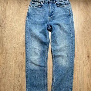 Jeans  - Långa jeans, straight fit, aldrig använda, storlek M. 