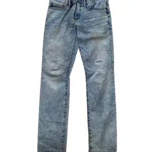 Säljer nu dessa snygga jeans från märket GAP | Skick : 10/10, knappt använda alls | Pris : Nypris : 1300kr, mitt pris 599kr. Priset är inte hugget i sten | Om du har några frågor är det bara att höra av dig! ❤️