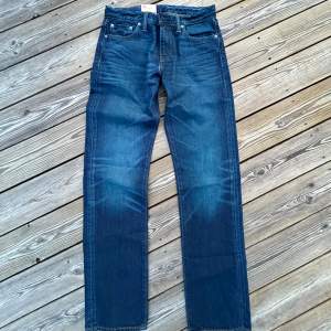 Helt nya oanvända Levis jeans med lapp kvar. Ordinarie pris 1000kr men säljer för endast 499!