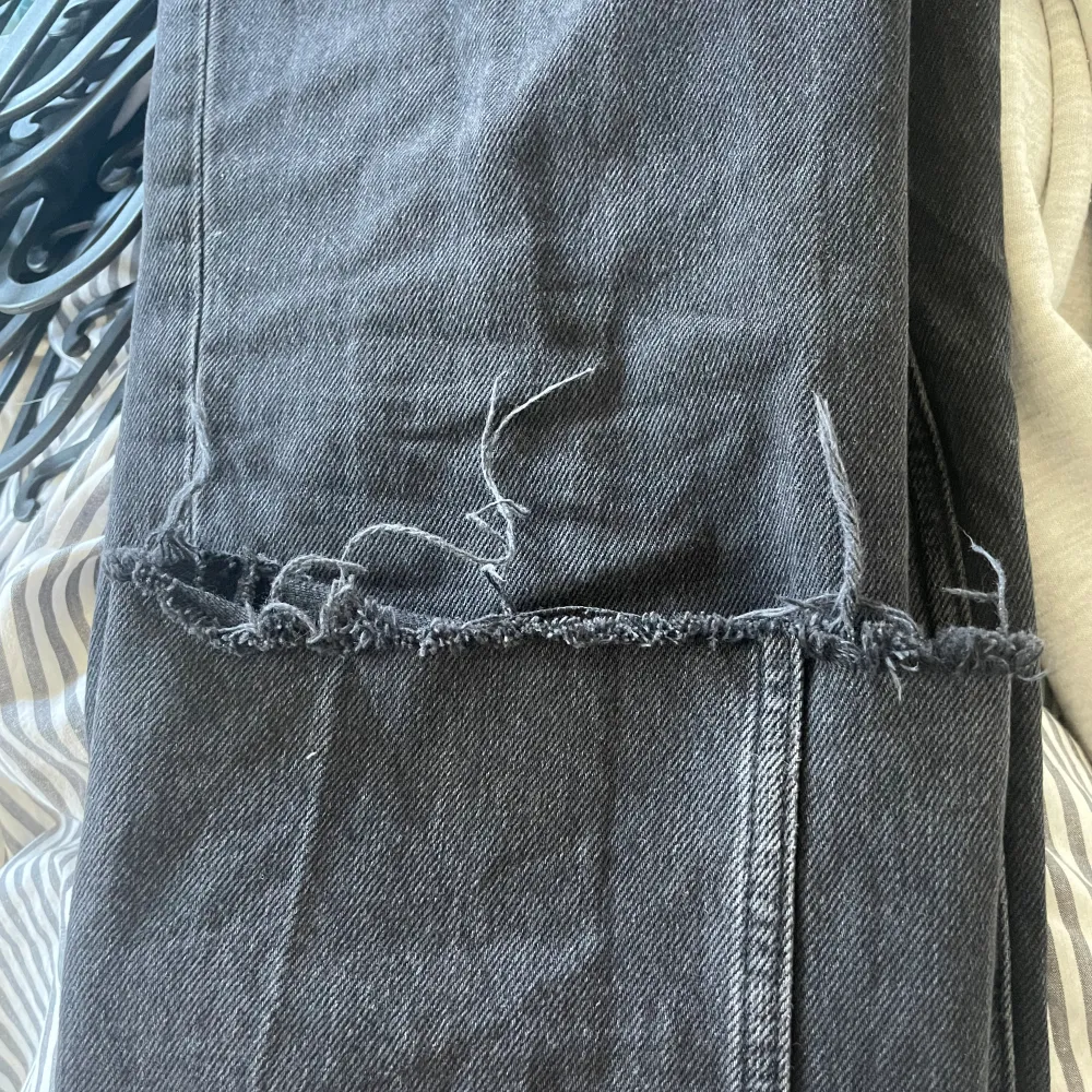 Lågmidjade jeans från Lager157! Köpt förra året och säljer för att jag inte hur raka jeans sitter på mig! Strl M. Jeans & Byxor.