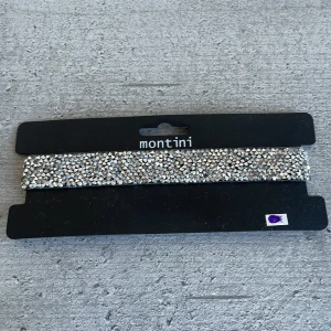Choker  - En silvrig choker, aldrig använd