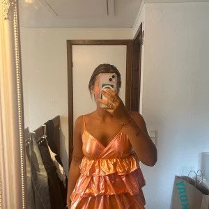 Fest topp - Jätte fin topp som tyvärr aldrig används. Storlek xs. Aldrig använd:) 