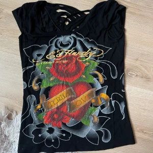 Ed Hardy T-Shirt  - Fin Ed Hardy T-shirt i storlek S. Inga defekter och superskönt material. 