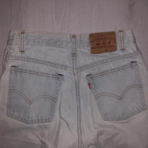 Vintage Levis  - Mycket bra skick vintage Levis jeans i en rak modell. 