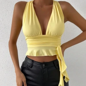 Ny gul topp storlek S - Helt ny, köpte fel storlek så säljer denna☺️ Köpare står för fraktkostnad, fler bilder kan skickas vid önskemål☺️