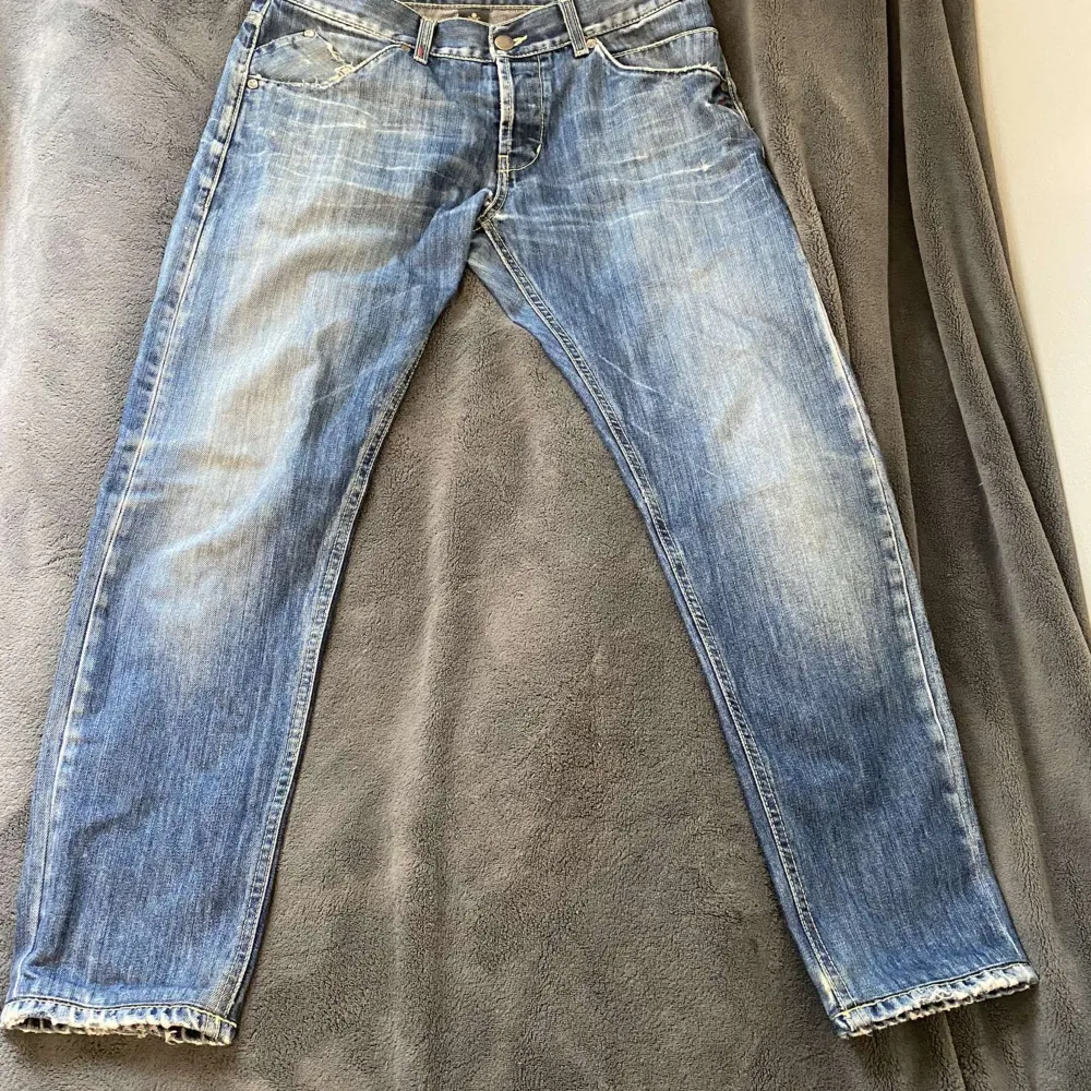 Tja, nu säljer jag mina sköna don dup jeans i modellen George. Strl w32 och ny pris ligger på 2700. Mitt pris 799kr.. Jeans & Byxor.