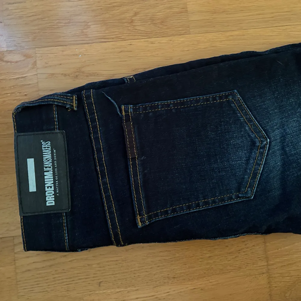 Högmidjade stretchiga jeans från dr denim storlek 25/30. Jeans & Byxor.