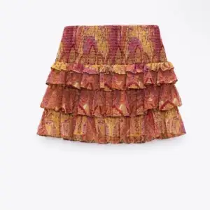 Söker denna kjol i storlek S💕