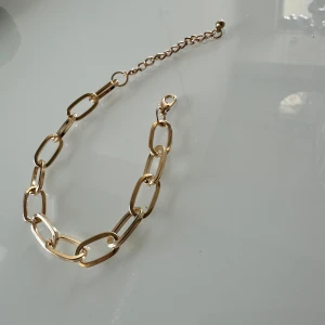 Armband  - snygg cordellkedja 😻 Bär den som den är eller tillsammans med flera olika armband för en personlig look.