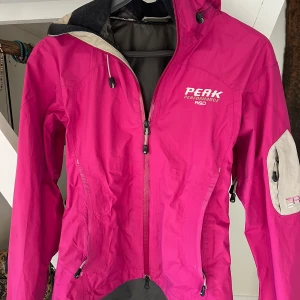 Peak Performance jacka XS - Peak Performance skaljacka i använt skick