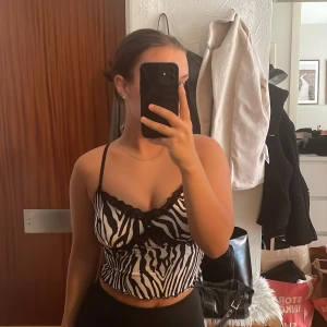 Linne - Linne med zebra mönster, super mjukt och skönt material. Storlek S. 