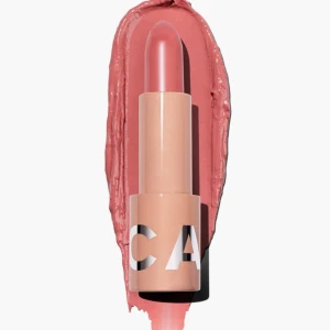 Caia läppstift Bestie - Säljer en av Caias senaste släpp av läppstift med namnet bestie. Köpte tyvärr fel färg. Superfin rosa nyans, helt ny, endast testad 1 gång. Bilder lånade från caias hemsida. Nypris 225kr, säljer för 100kr. Köparen står för frakt