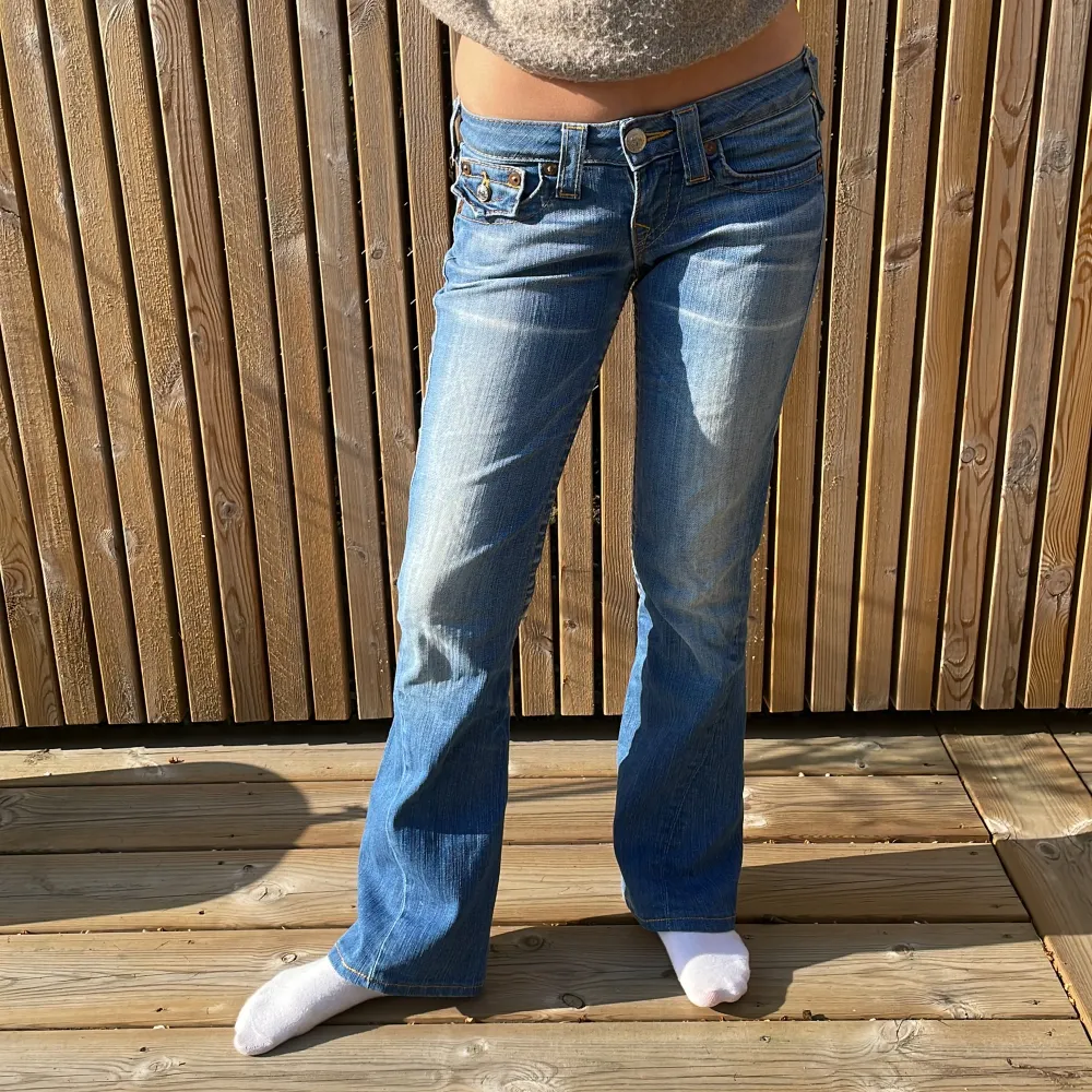 Jättefina True Religion storlek 24. Low waist boot-cut. 💓 . Jeans & Byxor.