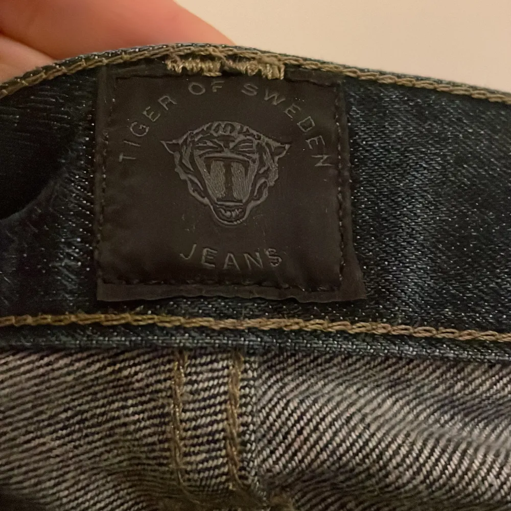 Slim jeans från tiger of sweden Storlek: 32/32,  Bra skick har fortfarande mycket att ge. Jeans & Byxor.