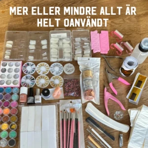 Nagel - Det finns gelé oxå! UV light med det är bara att skriva det du vill ha till mig och löser prisen!❤️