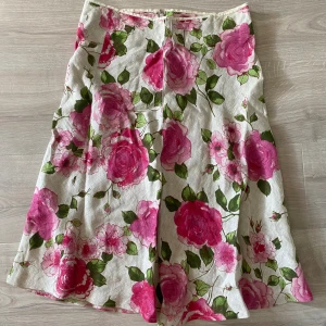 Blommig kjol - Sommrig kjol i fint skick 🌸🌸