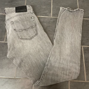 Ralph lauren jeans - Säljer min Ralph lauren jeans för dom har blivit för små för mig. De är slim fit. Storlek w29 L32