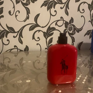 Polo Ralph Lauren Red parfym - Polo Red Ralph Lauren parfym palla ha den bre kan diskuteras halva flaskan kvar typ 