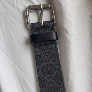 Säljer nu mitt gucci snake leather bälte som jag köpte i Venice 2018. Cond 8,5/10 