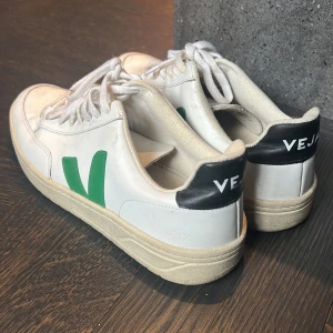 VEJA sneakers - Sneakers från VEJA, bra men använt skick 🤍