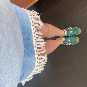 Kjol med fransar - Fin jeanskjol med fransar