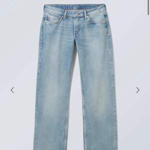 Säljer dessa Arrow jeans från weekday  Storlek 23/24 Använd några gånger