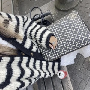 Randig Kofta  - Säljer denna super fina kofta från Gina💗