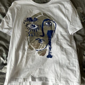 Zara t-shirt  - Jättefin oanvänd top från Zara.  Aldrig använt.  