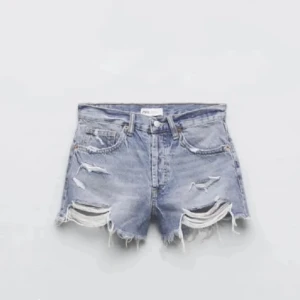 zara jeans shorts - säljer de här snygga shortsen från zara då de har blivit för småa för mig