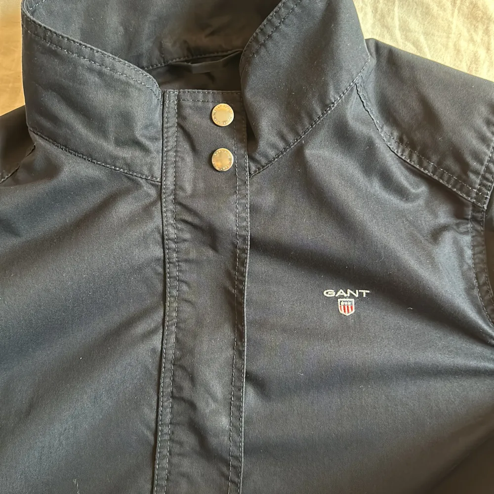 Marinblå Gant Overshirt storlek S Xs. Jackor.