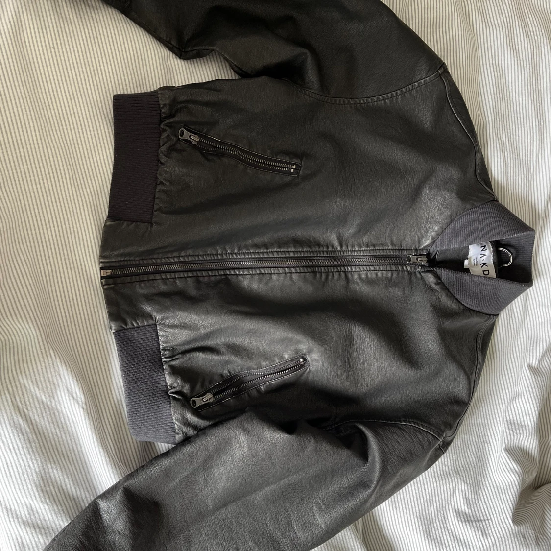 Croppad skinnjacka från Nakd  - 90