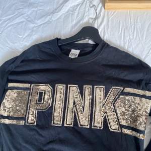 Victoria secret PINK tröja   Lite längre tunnare köpt i london 