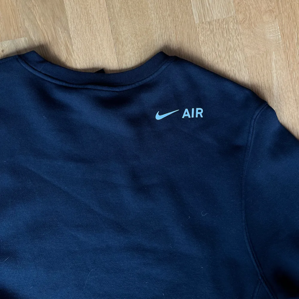 Nike sweatshirt i mycket fint skick! Endast använd några enstaka gånger . Tröjor & Koftor.