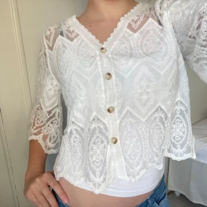 Spets kofta - Superfin kofta som aldrig är andvänd med prislappkvar