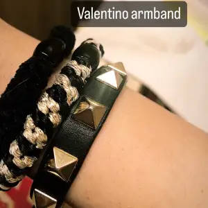 Valentino Garavani Rockstud Armband, i bra kvalitet, pris kan diskuteras💞 meddelande mig innan du köper