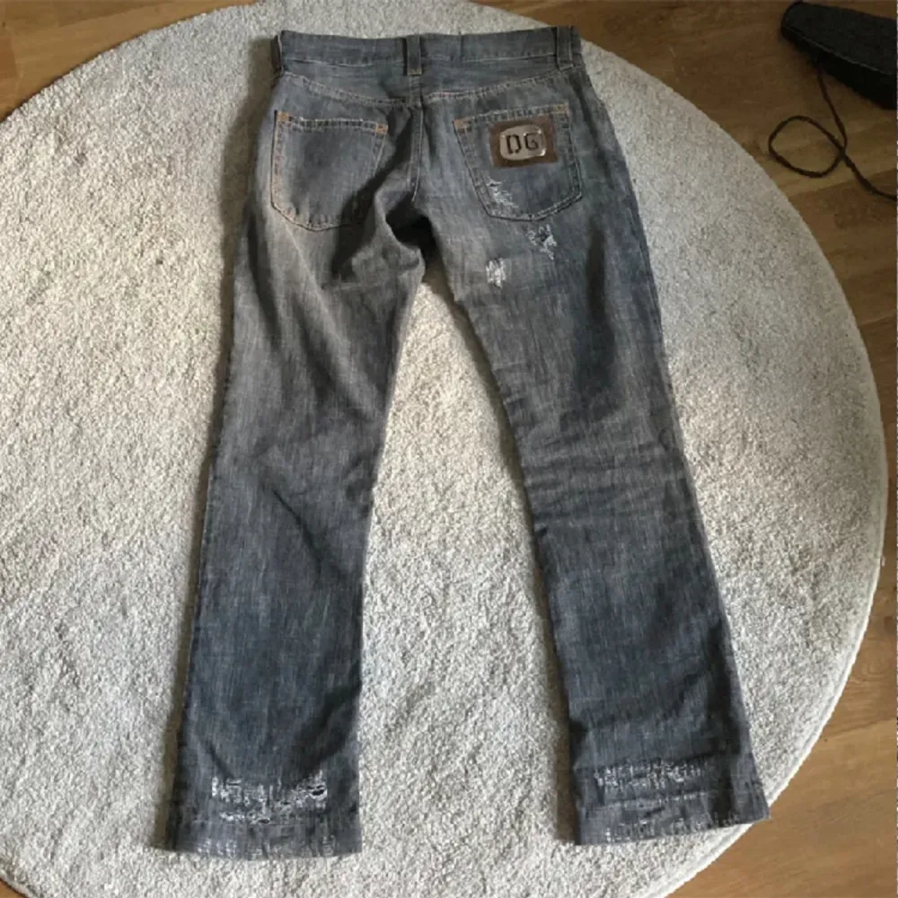 As coola D&G jeans. Riktigt snygga detaljer och jätte bra skick. Skriv om du undrar nått :) . Jeans & Byxor.