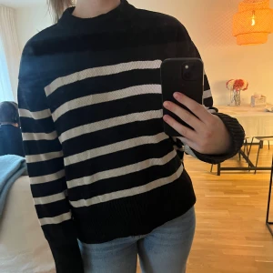 Stickad tröja  - Bra skick. Från ginatricot 