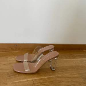 Sandals från Zara. Oanvänd. Storlek 38