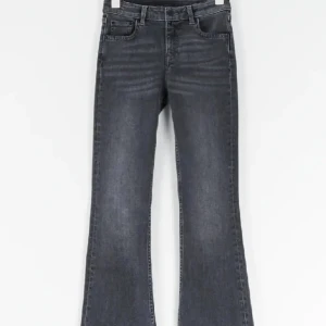 Petite mörkgrå lågmidjade jeans - Köpte från plick men var tyvärr var för små, storlek 146 från Gina Young 💕 Köptes för 270kr