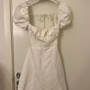 Vit klänning  - Passar fint till studenten! 