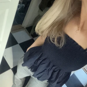 Volang topp från zara  - Säljer denna super gulliga topp från zara❤️