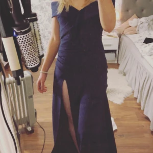 Balklänning 🙌🏽 - Super snygg balklänning som är perfekt till balen. endast använd en gång! 🙌🏽