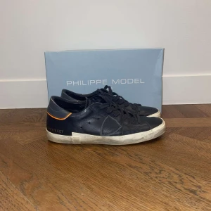 Philipe model - Säljer dessa philipe models i storlek 39, passar 40,41🔥 Skick 9/10 Pris ej hugget i sten! har ni frågor så är det bara att skriva!