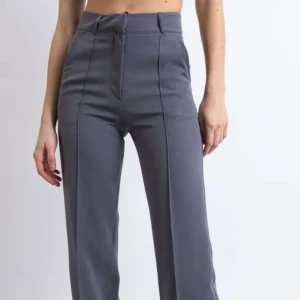 Madlady kostymbyxor  - Säljer dessa kostymbyxor ifrån madlady, storlek Xs/34. De är i bra skick 