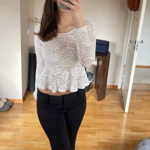 Spetstopp - Såå fin spetstopp som tyvärr är lite tajt i armarna på mig🤧💕