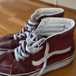 Höga vans  - Så snygga!! De är för stora därför ja säljer!!