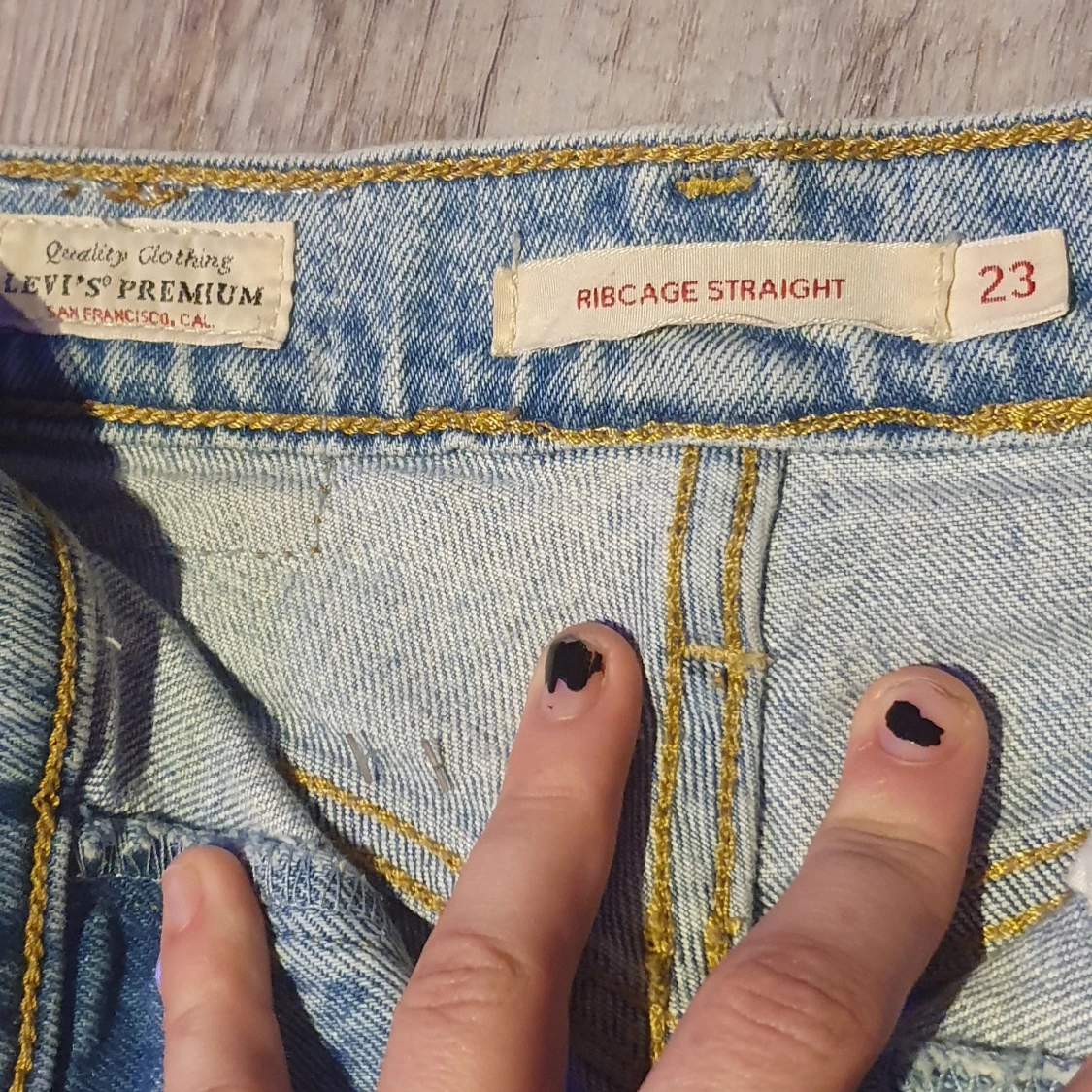 Levis "ribcage straight" jeans