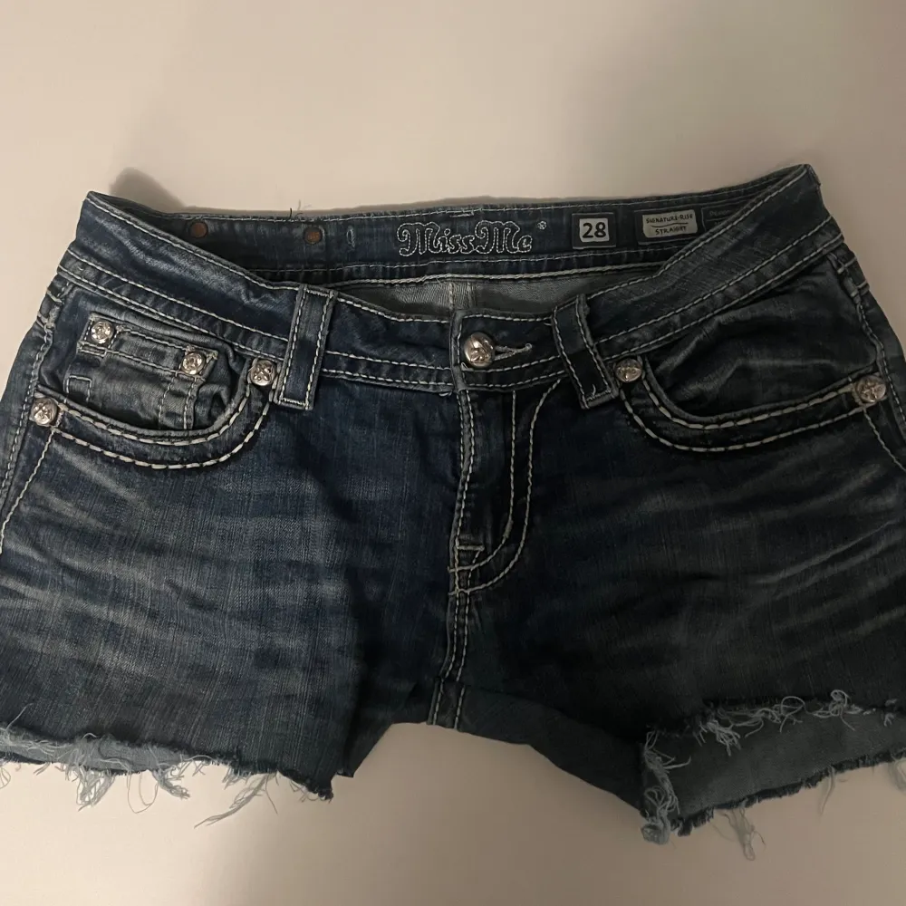 As snygga miss me shorts perfekta nu till sommaren! Säljer då de är för stora för mig!! Kontakta gärna om du har frågor!💕💕. Shorts.